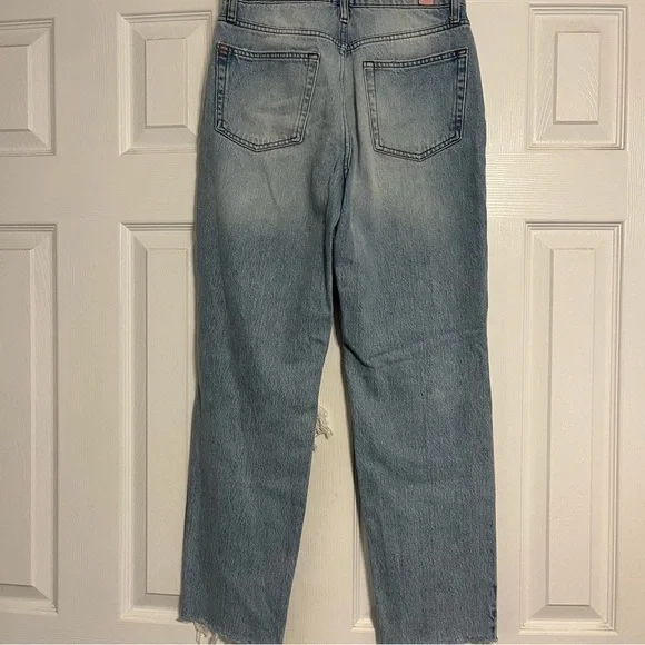 Urban Outfitters BDG High-Waisted Slim Straight Jean – Ripped Light Wash - Picture 3 of 9